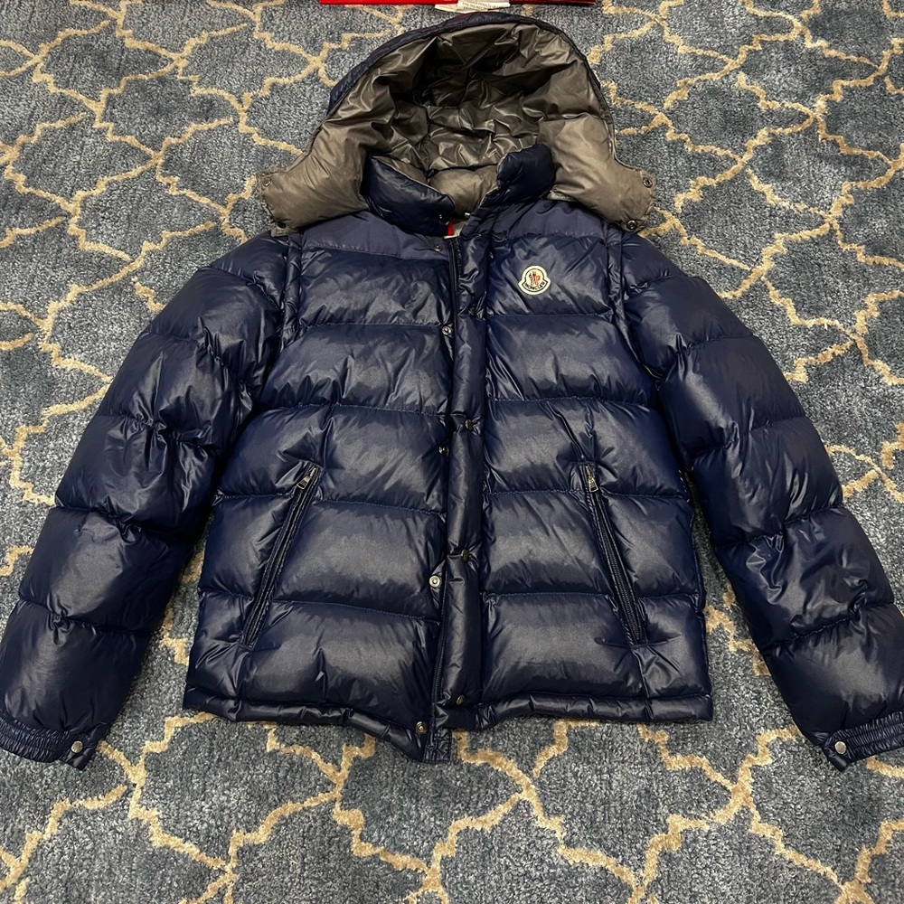 Moncler boys jacket with removable arms